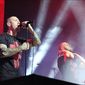 Сергей Михалок и Brutto на концерте посвятили песню памяти бойцов АТО