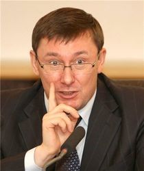 За такое расстреливают: Луценко о прорыве боевиков через границу
