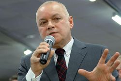 Киселев на "прямой линии" с Путиным пожаловался на НАТО