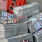Люди в Узбекистане не могут получить в банках свои накопления из-за отсутствия наличных денег