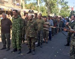 Под контролем боевиков пока остаются 600 пленных – Порошенко