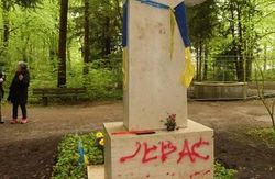 Из-за вандалов на могиле Бандеры установят сигнализацию и видеокамеры