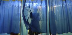 Первые итоги выборов в Украине: Экс-регионалы утратили монополию