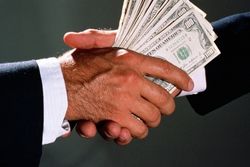 Коррупция в России: Почему рано радоваться улучшению индекса TI