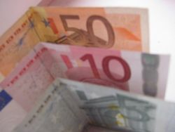 Курс доллара США растёт к евро после выхода данных по PMI еврозоны