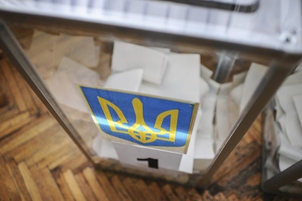 Внеочередные выборы в Раду готовы поддержать 42% украинцев