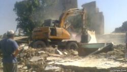 В Шахрисабзе применяют силу к тем, кто не хочет сноса своего жилья