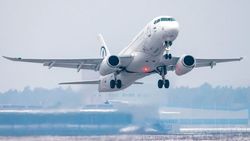 Авиалайнер SSJ-100