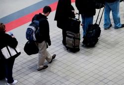 Треть молодых россиян готова эмигрировать