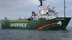 Россия: разбирательство по поводу задержания активистов Greenpeace - давление на правосудие 