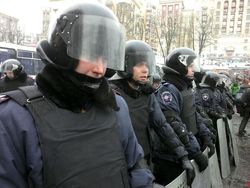 Украина: Спецназ в Киеве штурмует офис "Батькивщины", а сайт "Свободы" взломан