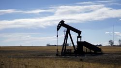 Нефть Brent уже торгуется ниже 43 долларов за баррель 