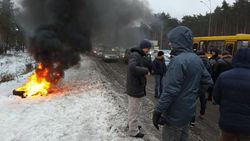 Владельцы авто с иностранными номерами заблокировали основные въезды в Киев