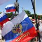Своей идентичности в ДНР-ЛНР еще нет, но люди там все дальше от Украины