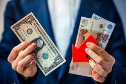 Рублю пророчат стабильность в августе