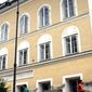 Из-за паломников в Австрии сравняют с землей родной дом Гитлера