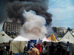 Половина палаток на Майдане сгорела в ходе пожара