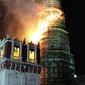 В Новодевичьем монастыре пылают строительные леса на колокольне
