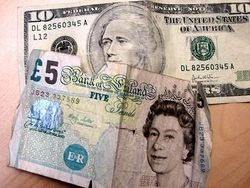 Фунт вырос против курса доллара на 0,08% на Форекс после сильных данных Великобритании