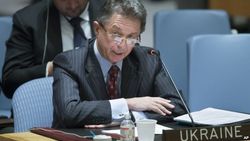 У границы с Украиной стоит 200 русских танков и артустановок «Град»