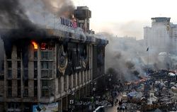 Дом профсоюзов на Майдане в Киеве восстановят в первоначальном виде