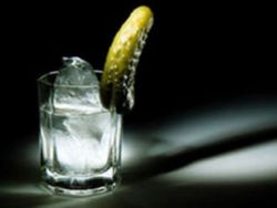 С самогоном в России будут бороться в Интернете