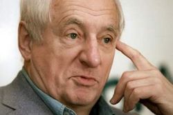Премьер Медведев поздравил Марка Захарова с 80-летием 