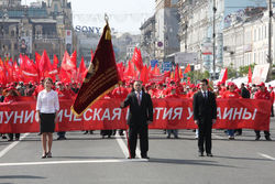 Зюгановцы готовы ехать в Киев на Первомай, но Симоненко еще не определился