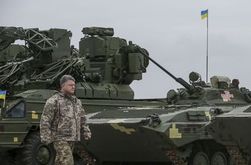Президент Украины передал военным боевую технику