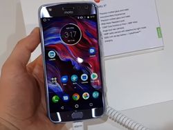 Двойная камера и не боится воды: представлен смартфон Moto X4