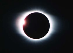 Сегодня земляне увидят уникальное солнечное затмение 