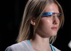 Google Glass не вредны для водителей, но их начали запрещать  