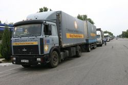 Почему ДНР отказывается от гумконвоев Украины, но ждет их от Ахметова?