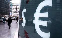 Эту неделю рубль начал с укрепления позиций относительно доллара и евро