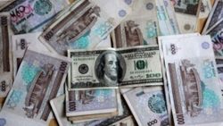 Новый рекорд на черном рынке валюты Узбекистана
