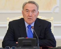 Назарбаев обещает, что курс тенге к доллару больше не снизится