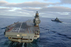 Российский авианосец «Адмирал Кузнецов» тянут к Сирии на буксире