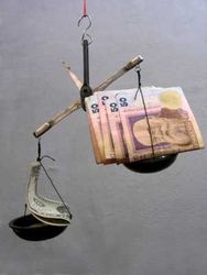 Официальный курс гривны к доллару установил новый антирекорд
