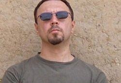 В Сети прошел слух о смерти Пелевина на спиритическом сеансе