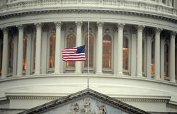 Конгресс США одобрил военный бюджет на следующий год на 585 млрд. долларов