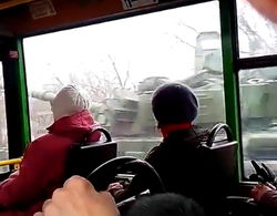 В Луганске зафиксировали колонну российских танков