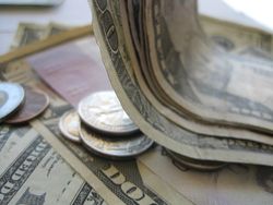 Курс доллара США вырос к мировым валютам на данных статистики ФРС США