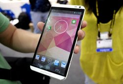 Второй после iPhone 5S: HTC представила смартфон Max One