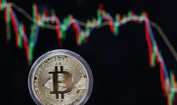 Курс биткоина корректируется перед мощным рывком - эксперт