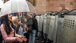 В Армении силовики начали рагонять протестующих