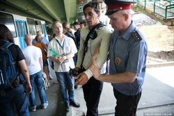 Полиция не дала российским активистам посмотреть на дачи чиновников