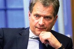 Президент Финляндии выступил против холодной войны России и Запада