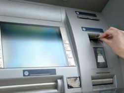 Банкоматы будут очищать купюры от микробов