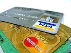 Украинцы стали активнее пользоваться банковскими платежными картами