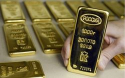Золото вопреки ожиданиям продолжает дешеветь